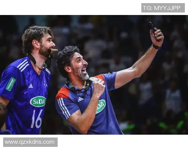 克鲁塞罗对阵直播赛事分析与精彩瞬间回顾