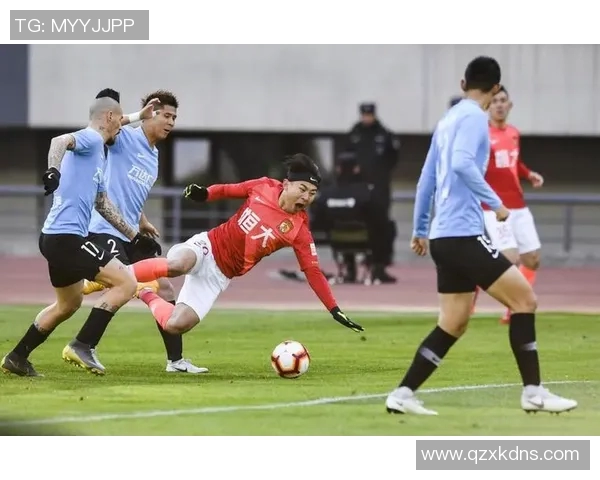 北京球迷与大连球迷的激情对决谁能在赛场上笑到最后